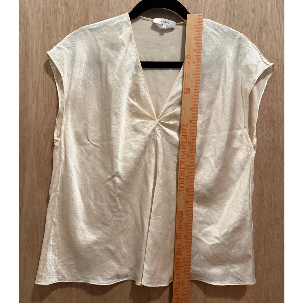 Vince Women's Satin Silk V-Neck Drape Blouse Size M
Champagne Color V615612201 - Picture 7 of 8